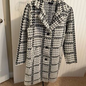 TAHARI Women's Black and Ivory Houndstooth Coat/ viscose blend